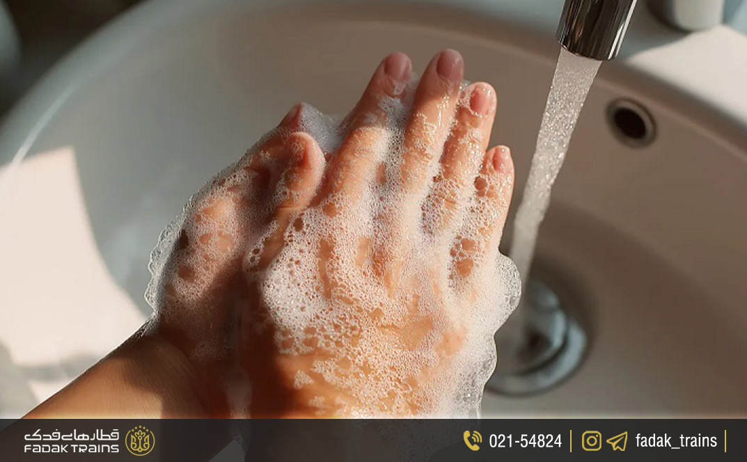 چگونه در قطار، بهداشت دستها را رعایت کنیم؟