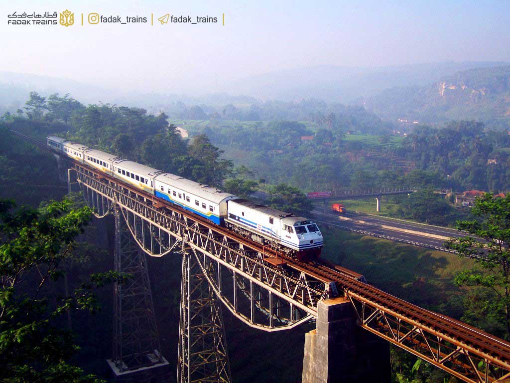مسیر خطرناک قطار اندونزی