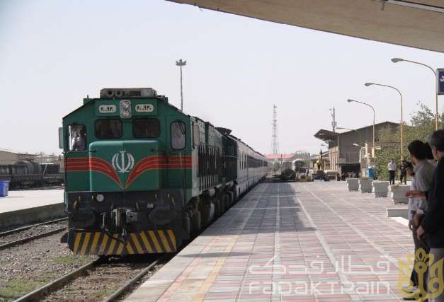 سایر امکانات و ویژگی های هریک از ایستگاه های قطار مشهد اصفهان کدامند؟