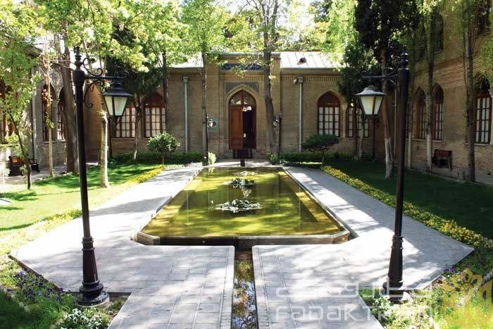 چه نوع معماری در خانه عباسی به کار رفته است؟