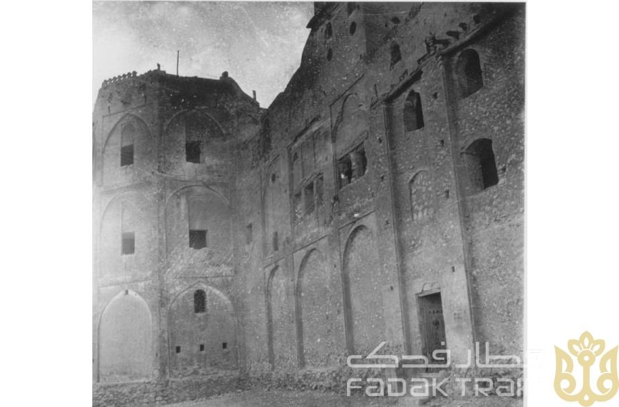 خصوصیات قلعه محمد خان دشتی را توضیح دهید ؟