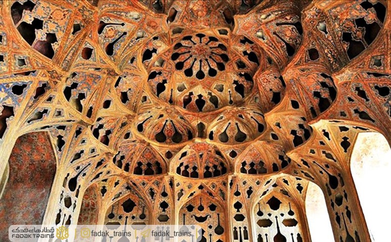 معماری عالی قاپو