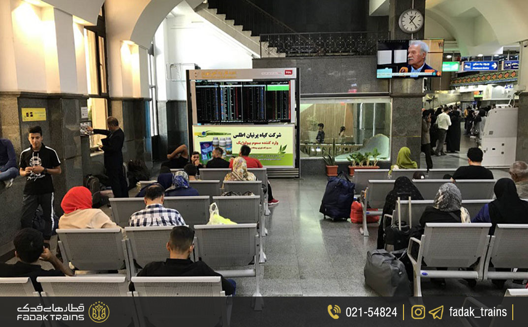 نحوه پیدا کردن سالن‌های انتظار و سکوها