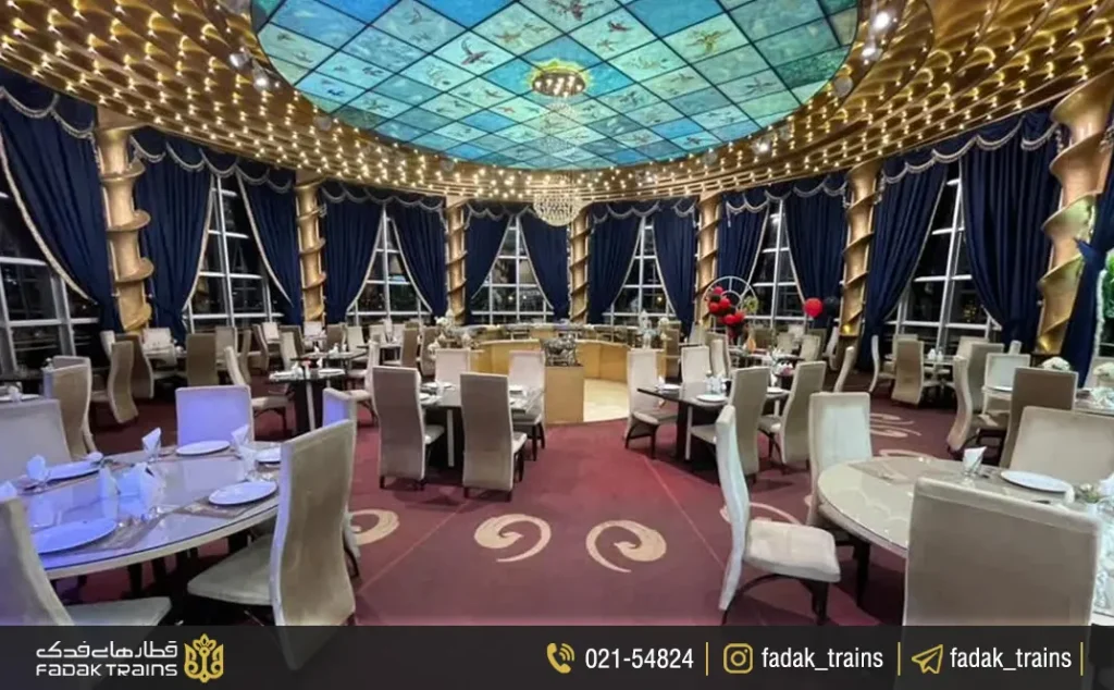 تصویری از داخل رستوران گردان سیرنگ از بهترین رستوران های قم
