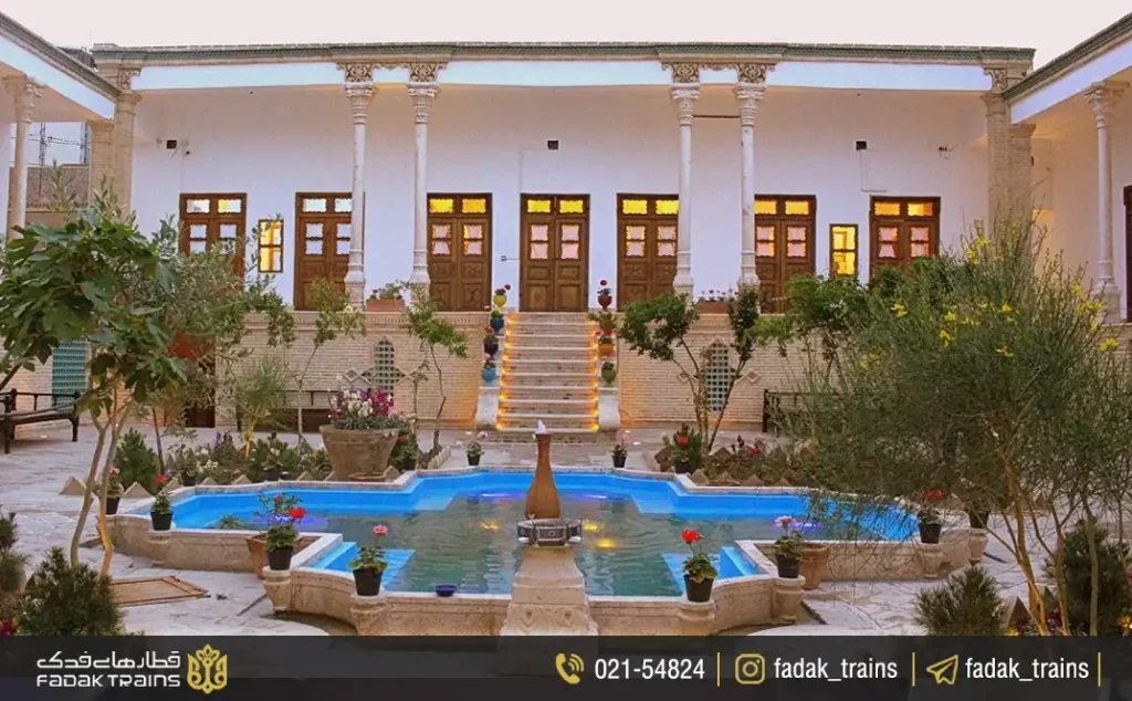 تصویری از نمای ساختمان رستوران تاریخی یزدان پناه؛ لذت میل غذا در بافت تاریخی