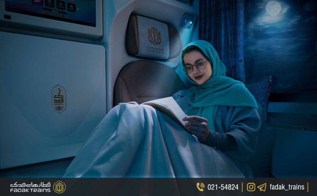 سرگرمی غیر دیجیتال در قطار