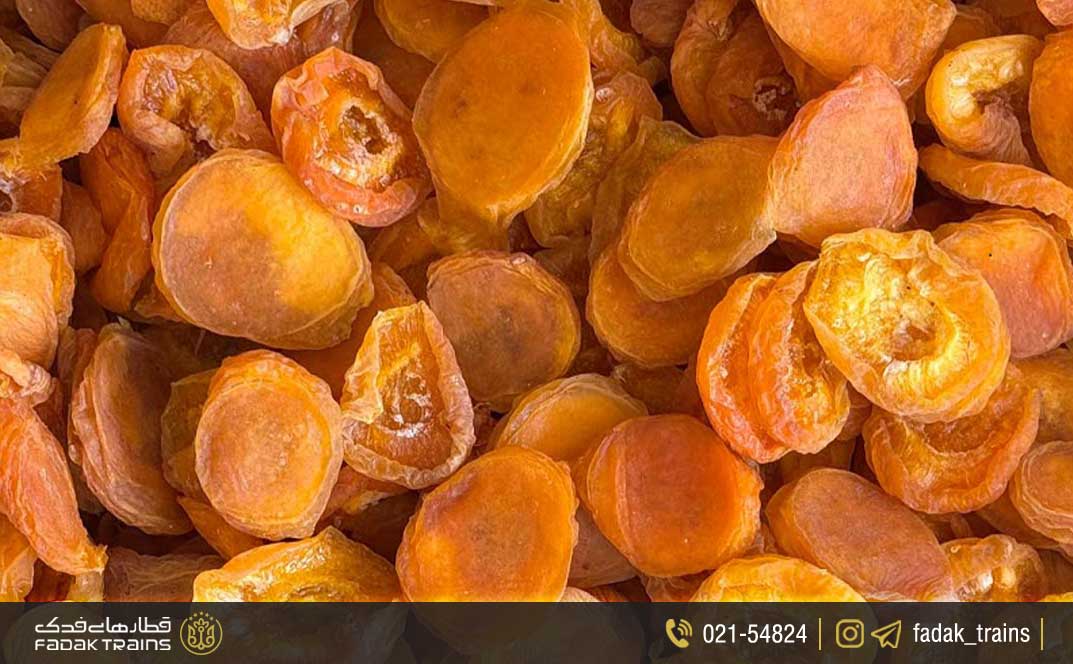 پسته و برگه زردآلو مشهد