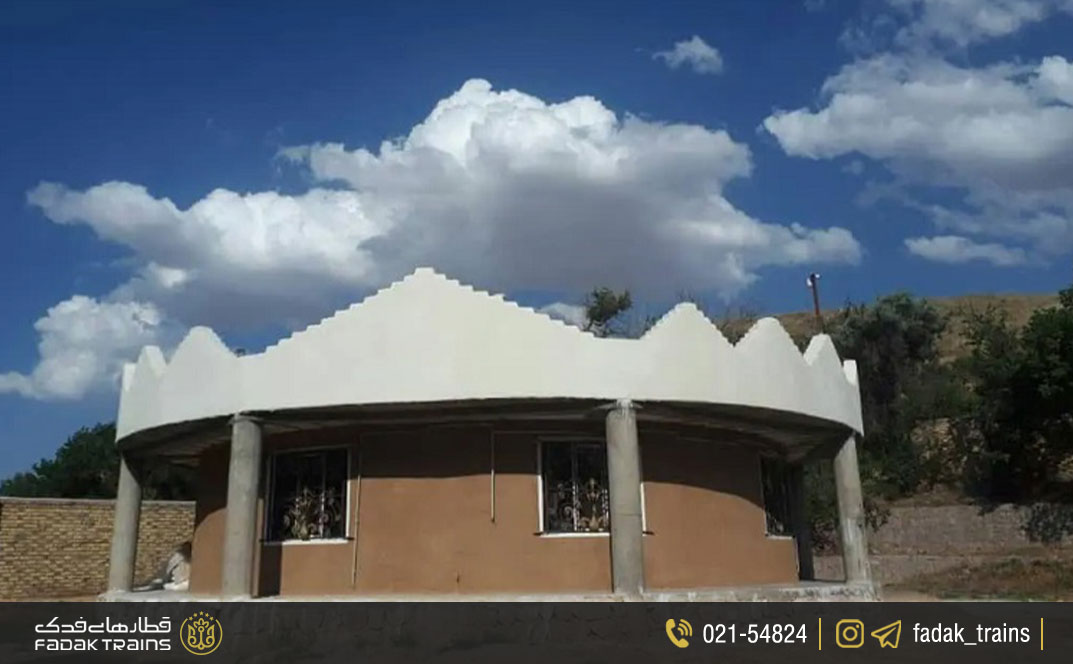 اقامتگاه بوم‌گردی گل سرخ